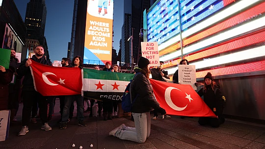 Times Meydanında depremde hayatını kaybedenler anıldı