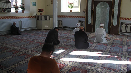 Konyalı imam açık artırmayla sattığı çiçeğin parasını depremzedelere gönderdi