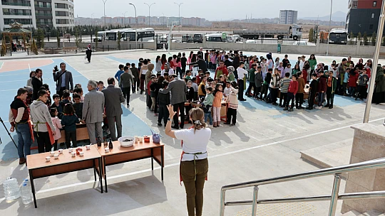 Konya'da depremzede öğrenciler 'Geleceğe Umut' tohumları ekti