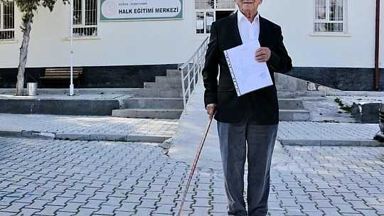 Orta okul eğitimini 84 yaşında tamamladı gençlere örnek oldu