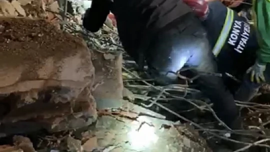 Enkaz altından 168 kişiyi kurtaran Konya itfaiye ekiplerinin bir kısmı döndü