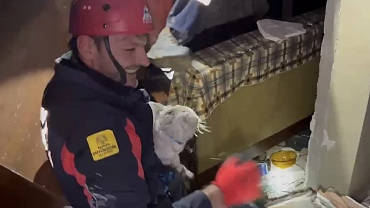 Enkaz altından 168 kişiyi kurtaran Konya itfaiye ekiplerinin bir kısmı döndü