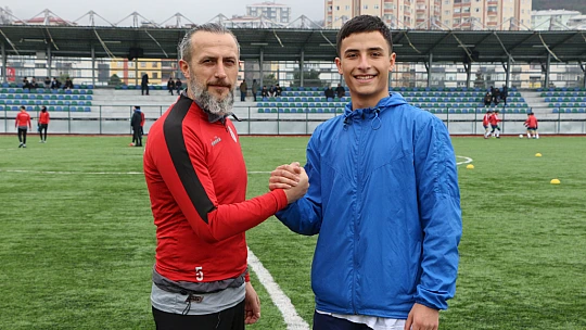 Baba oğul futbolda karşı karşıya geldiler