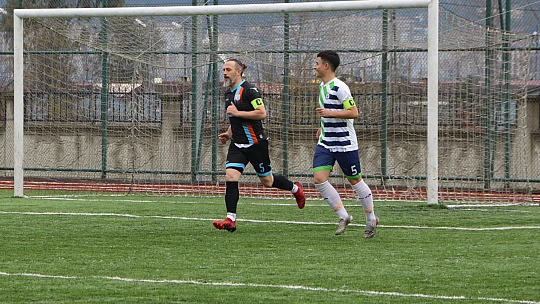 Baba oğul futbolda karşı karşıya geldiler