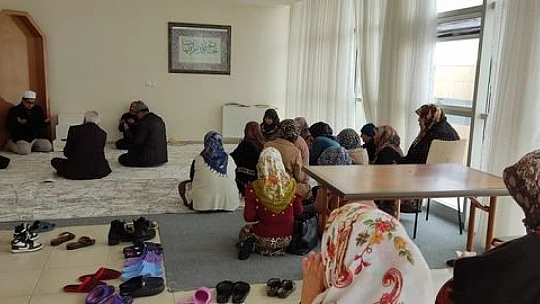 Kulu'da depremzedeler kandil programı düzenledi