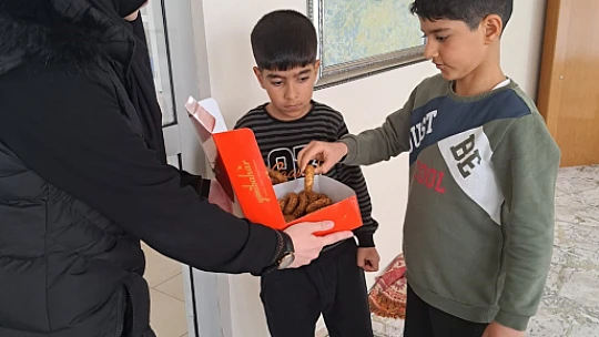 Kulu'da depremzedeler kandil programı düzenledi