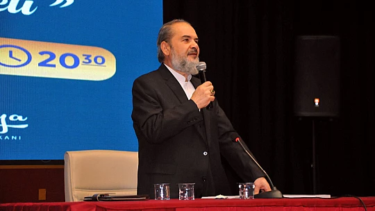Akşehir'de 'Değişen Dünya Müslüman Şahsiyeti' konulu konferansı verildi