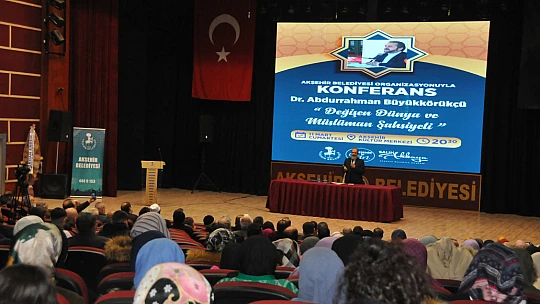 Akşehir'de 'Değişen Dünya Müslüman Şahsiyeti' konulu konferansı verildi