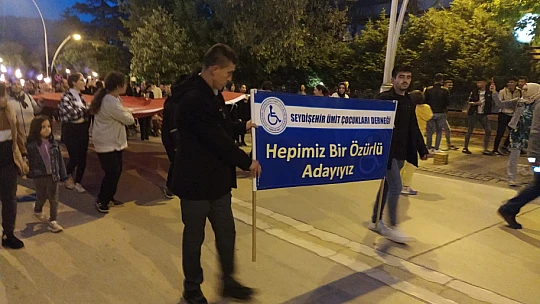 Konya'da Engelliler Haftasına farkındalık yaratmak için fener alayı düzenlendi.