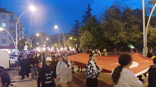 Konya'da Engelliler Haftasına farkındalık yaratmak için fener alayı düzenlendi.