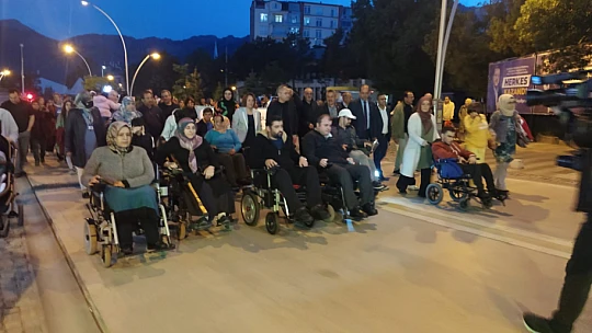 Konya'da Engelliler Haftasına farkındalık yaratmak için fener alayı düzenlendi.