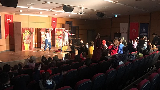 Konya'da perde depremzedeler için açıldı