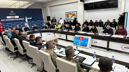 Başkan Pekyatırmacı Hatay'da konteyner kentte incelemelerde bulundu