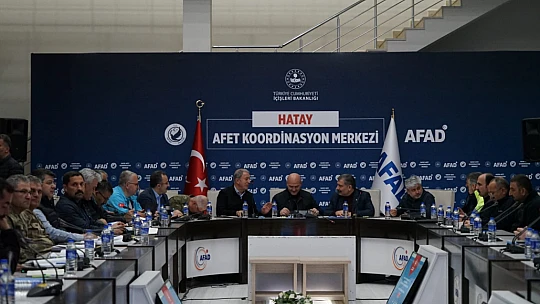 Başkan Pekyatırmacı Hatay'da konteyner kentte incelemelerde bulundu