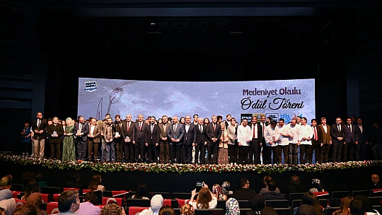 Konya Büyükşehir'in yarışmalarında dereceye giren öğrenciler ödüllerini aldı