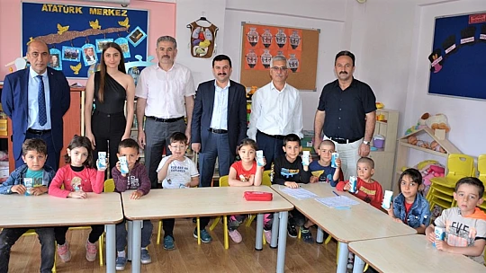 Torku'dan Hatay'daki okullara süt desteği