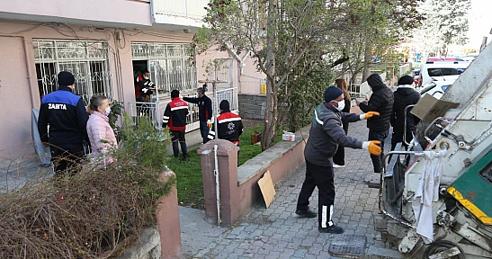 Konya'da bir evden 5 kamyon çöp çıktı