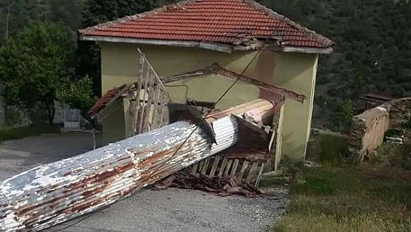 Ankara'da şiddetli rüzgar minareyi devirdi! Tek tesellileri kimsenin olmayışı