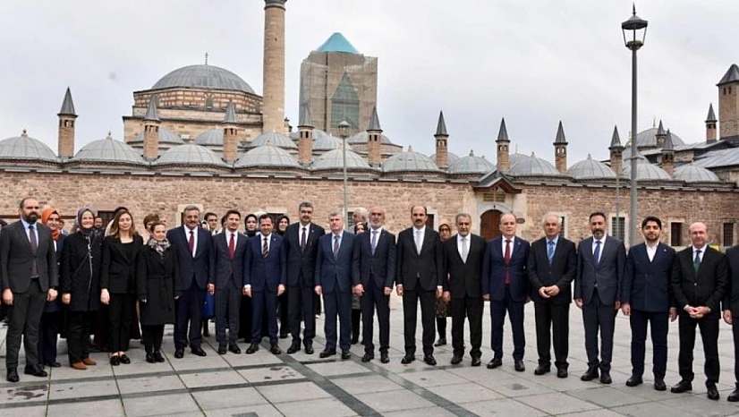 AK Parti Konya Milletvekili Adayları Mevlana Müzesini ziyarette bulunup, dua etti