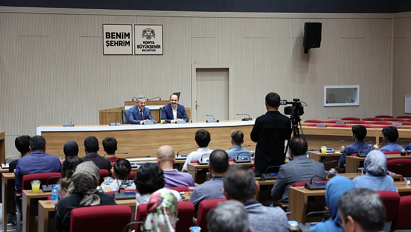Altay, sınavda başarılı olan öğrencilerle bir araya geldi
