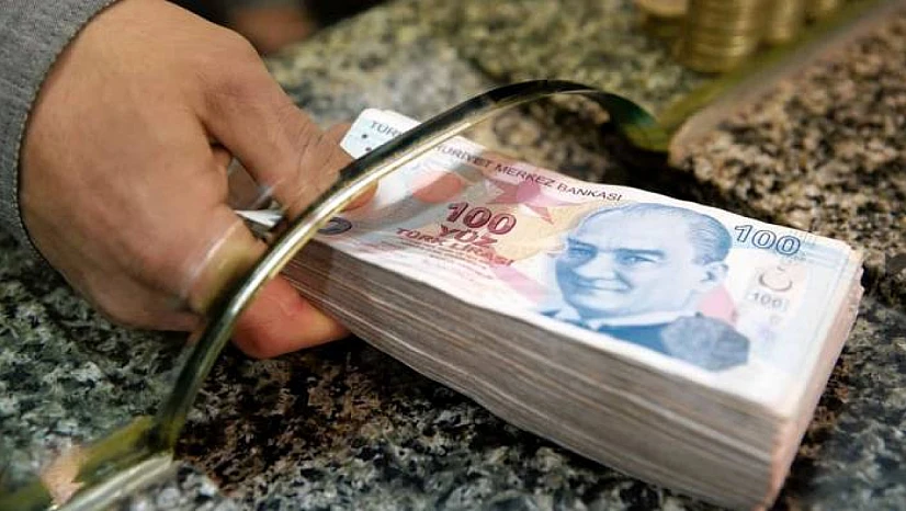 Bankalar çıldırdı: 100 bin lira yatırana aylık bu mevduat faizi verilecek!