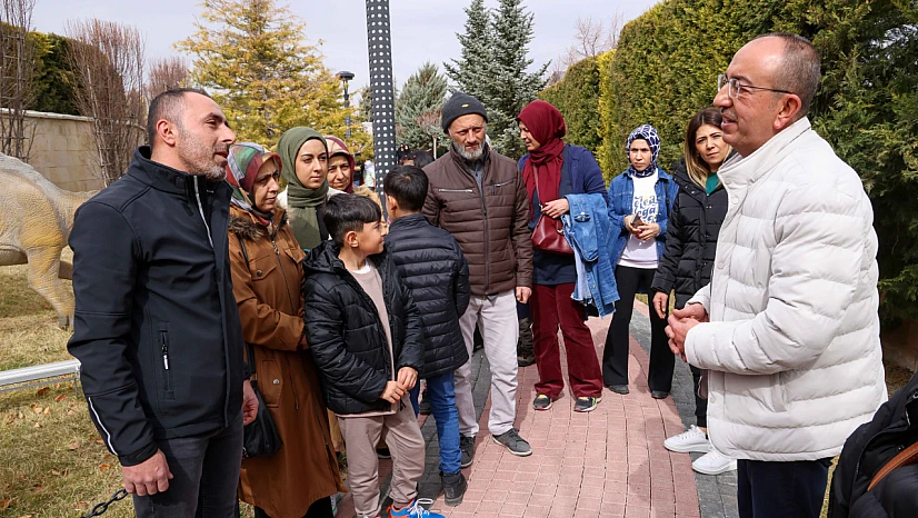 Başkan Kavuş depremzedeleri Devri Alemde ağırladı