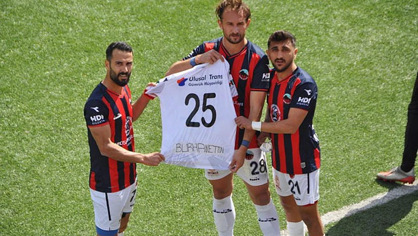 Depremde 5 saat enkazda kaldı, takımını şampiyonluğa taşıdı