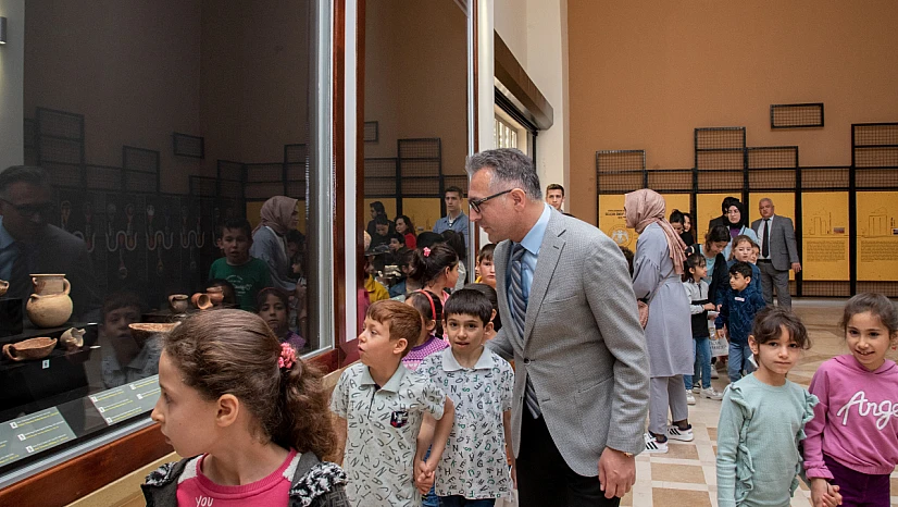 Depremzede öğrenciler Selçuk Üniversitesi Müzesini gezdi