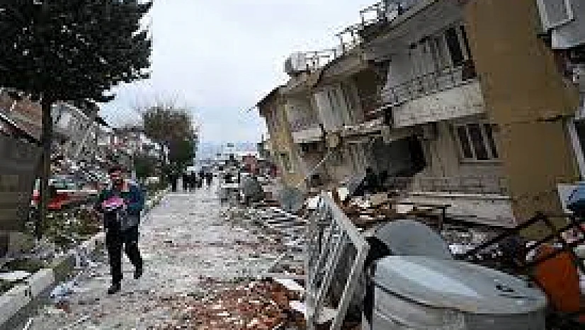Hatay'da enkaz kaldırma çalışmaları devam ediyor