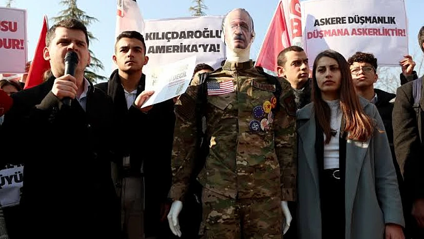 Kılıçdaroğlu'na ABD üniforması giydirdiler