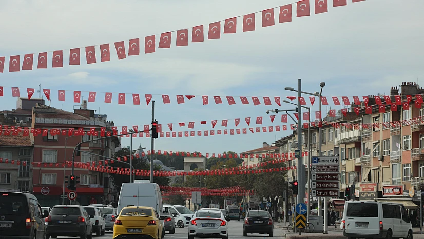 Konya Büyükşehir Konya Caddelerini şanlı Bayrağımızla donattı