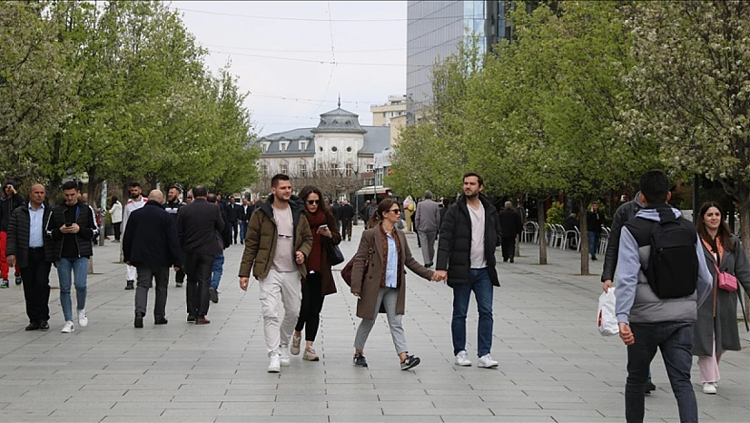 Kosova vatandaşları kararsız