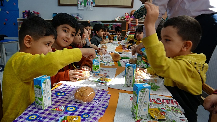 Miniklere ücretsiz yemek hizmeti