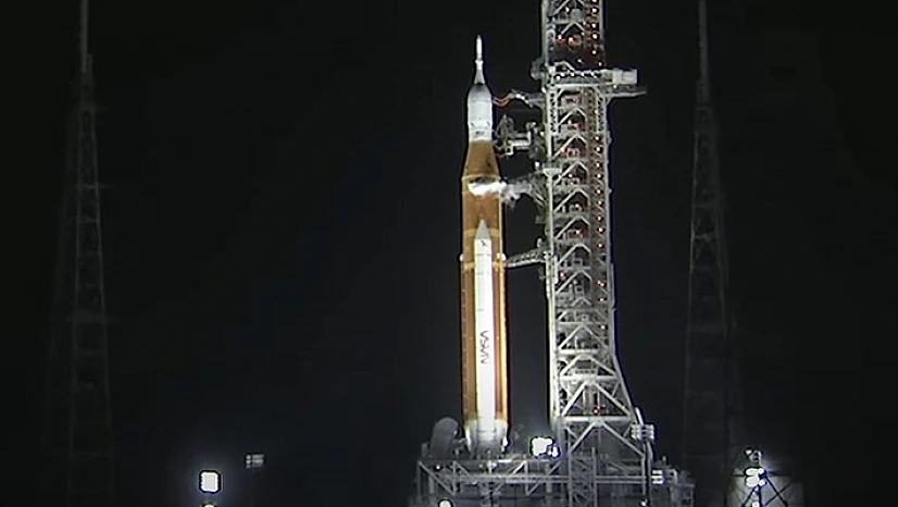 NASA'nın en güçlü roketi Artemis-1 fırlatıldı