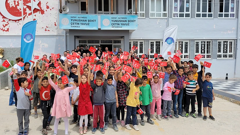 NEÜ Ekibinden Hatay'daki Çocuklara Müzikli Moral