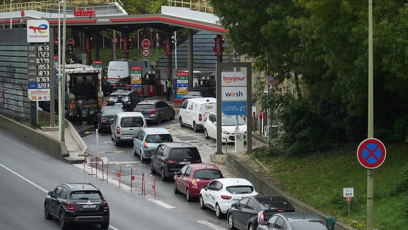 Paris'te benzin sıkıntısı yaşanıyor