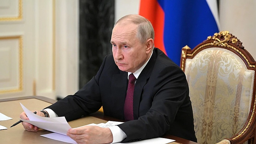 Putin: Batı siyasi şantaj olarak kullandı