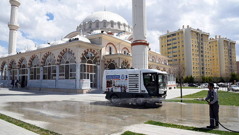 Selçuklu 'da camiler gül suyu ile yıkandı