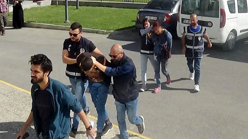 Karaman'da araba çaldılar, Konya'da yakalandılar!