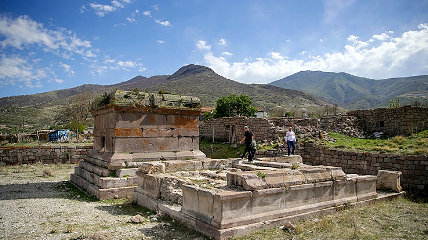 Konya-Karaman sınırında volkanik Karadağ'da dini yapılar bulundu